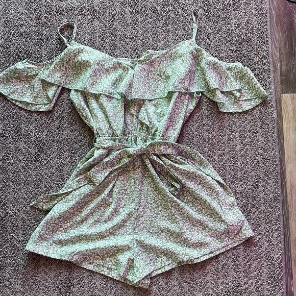 ADORABLE - SHEIN green floral romper - size L - Picture 1 of 8
